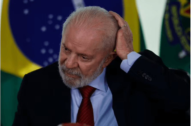 Lula sofre traumatismo craniano leve