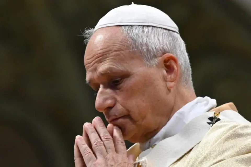 Papa Leão 14 será internado para retirar nódulo no